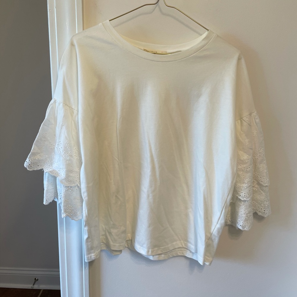 Sz M dressy white tee